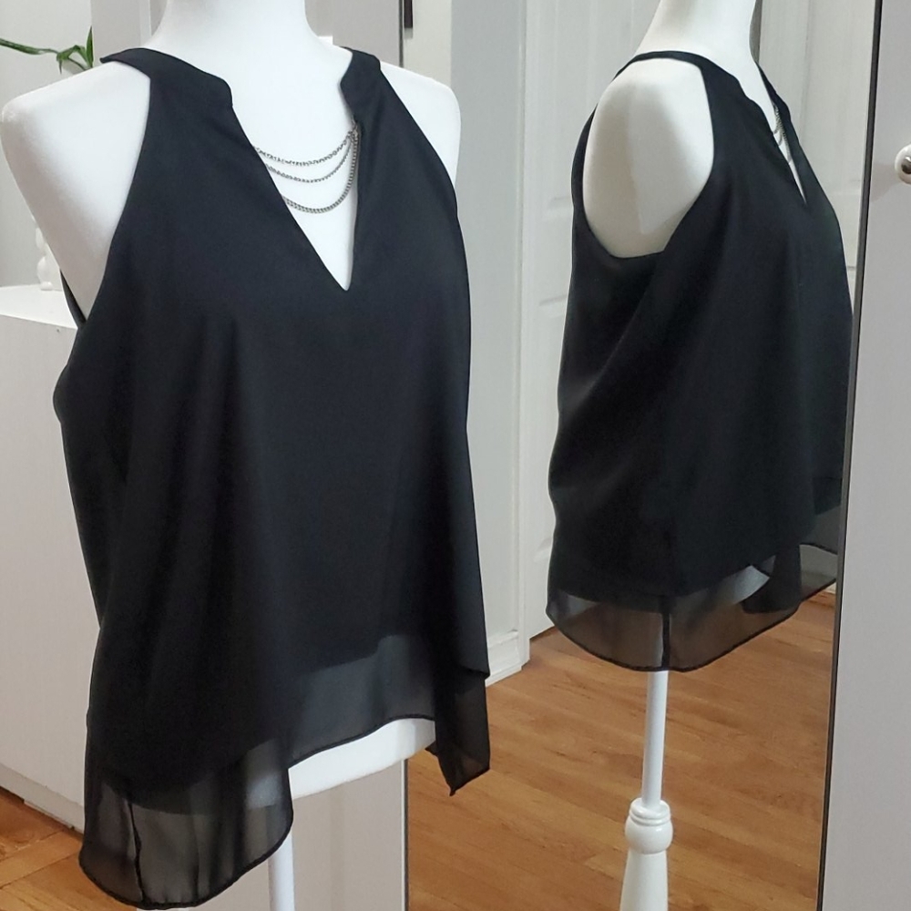 Black top with 3 chain detail in the front